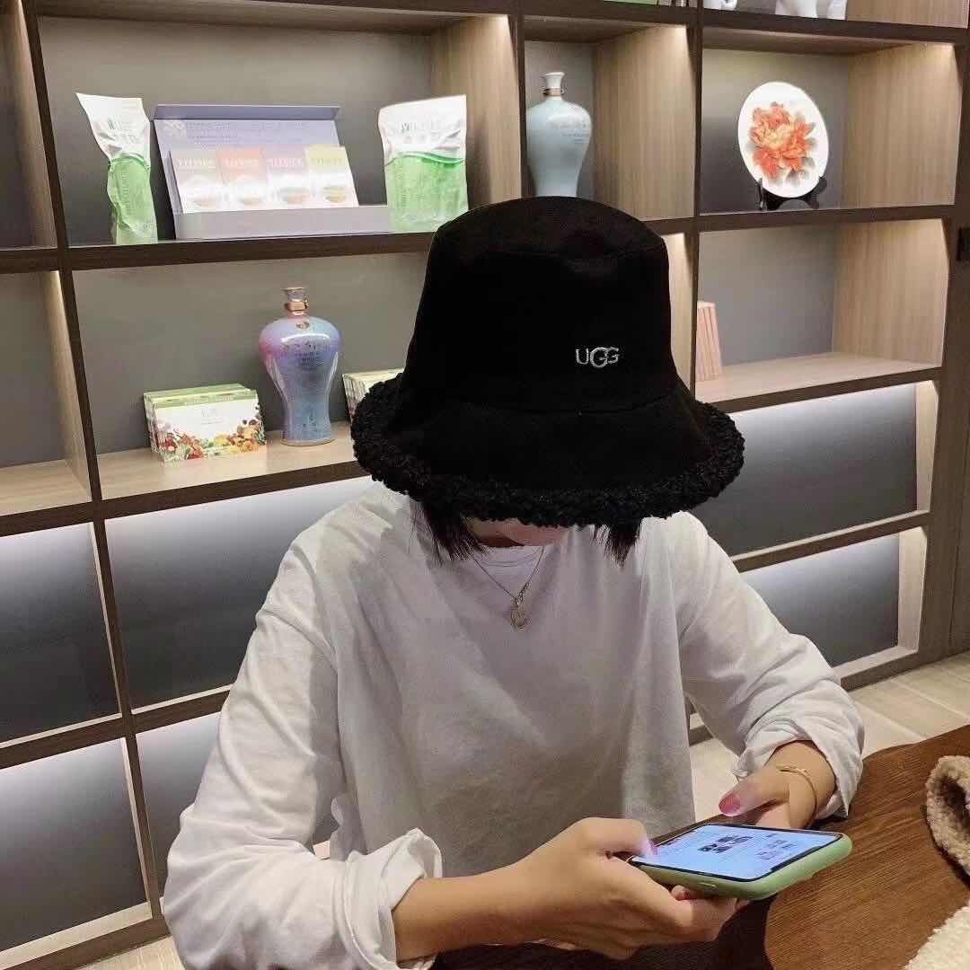 כובעי חורף UGG – תמונה 14