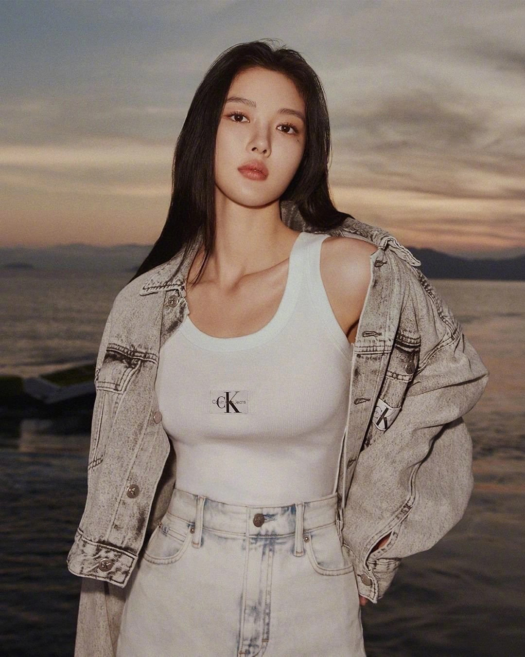 גופיה קלווין קליין