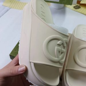 כפכפי גוצי מוגבהים