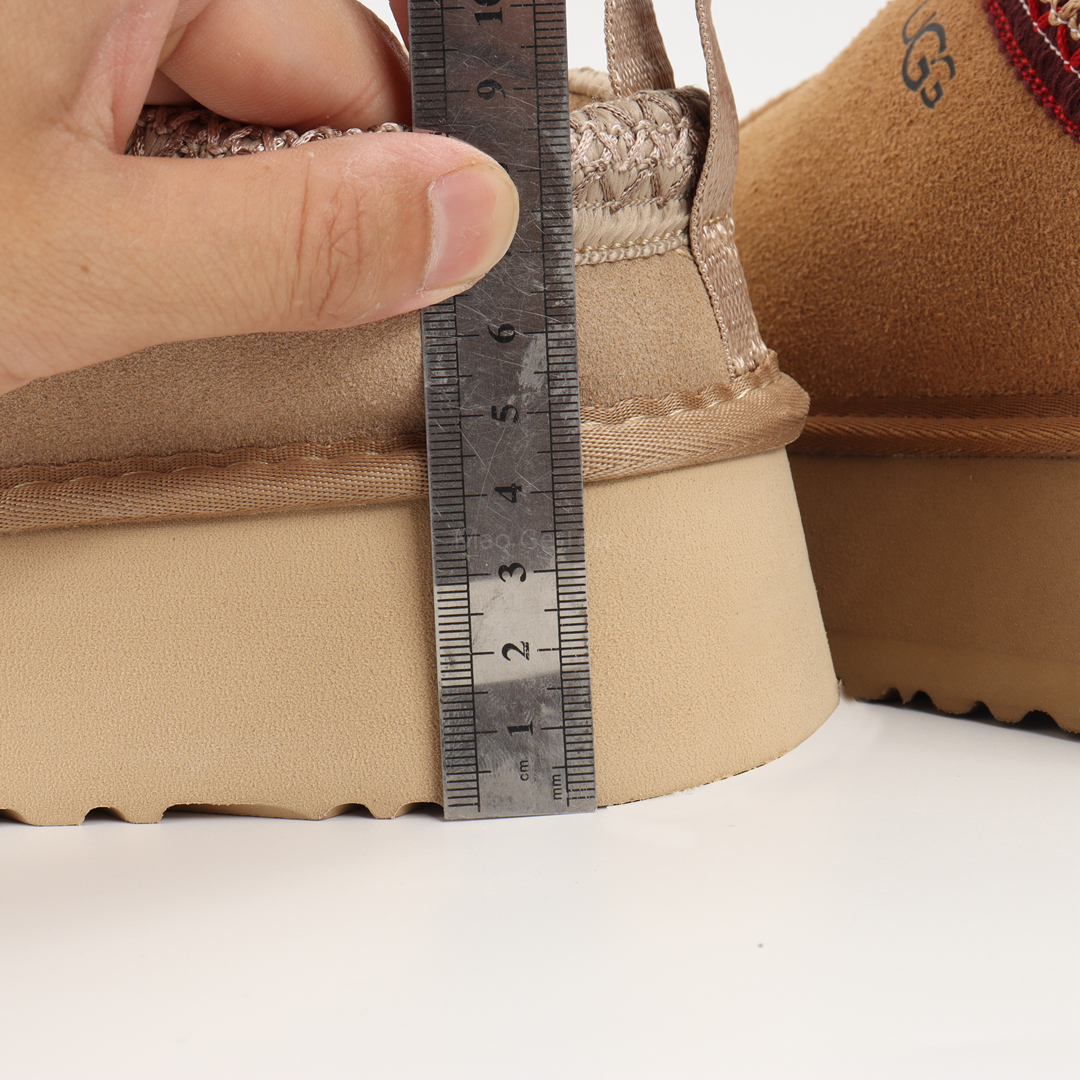 כפכפים UGG פלטפורמה – תמונה 27