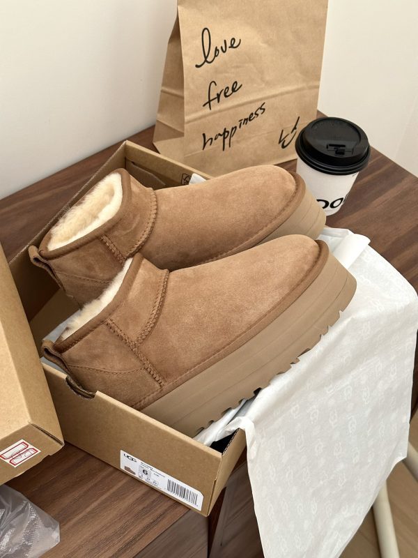 מגפון UGG פלטפורמה