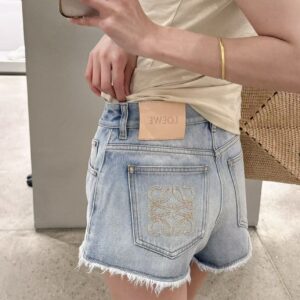 ג׳ינס קצר loewe