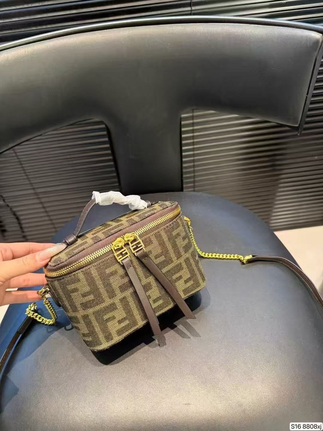 תיק צד פנדי