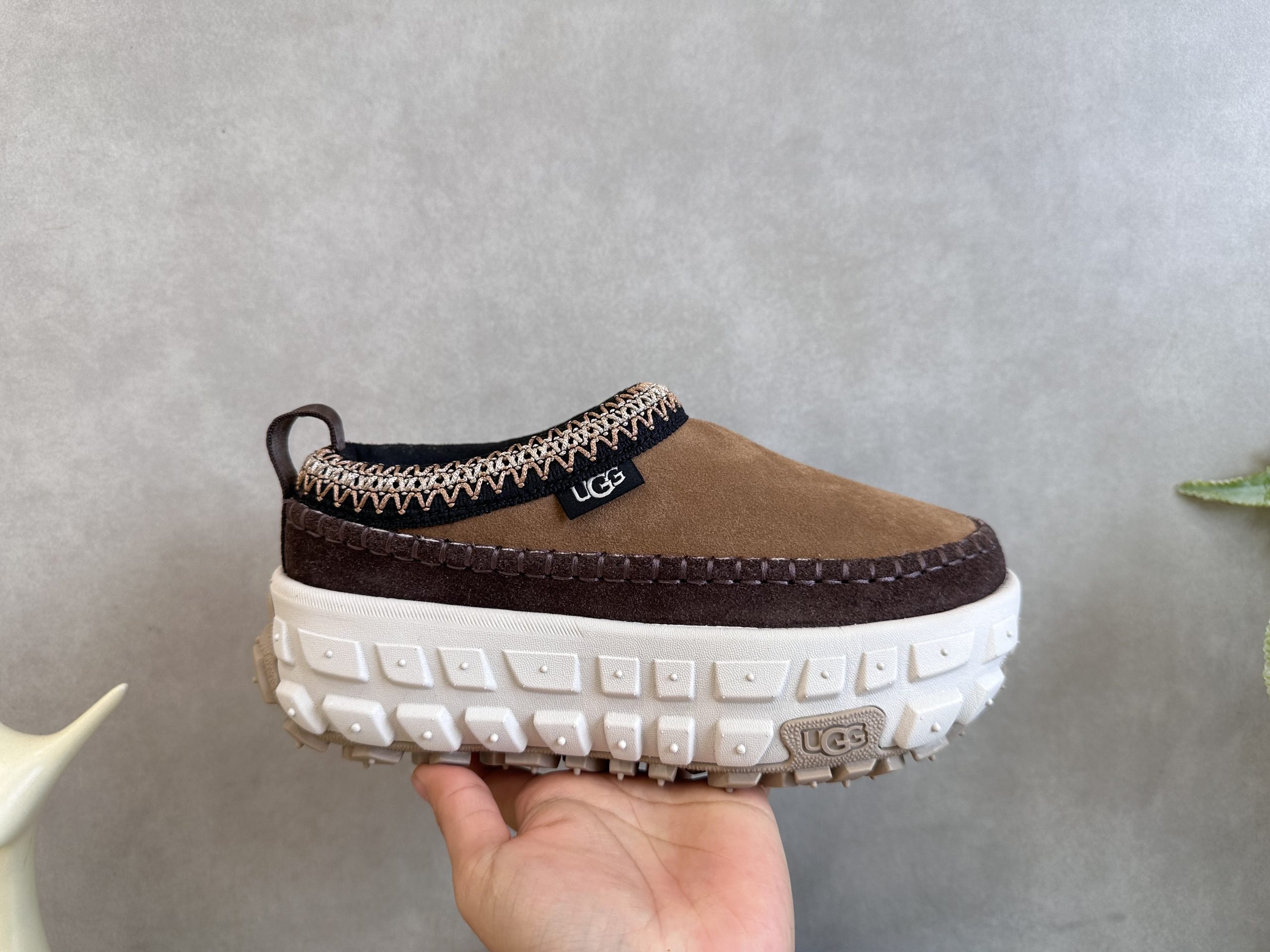 כפכפים פלטפורמה UGG – תמונה 12