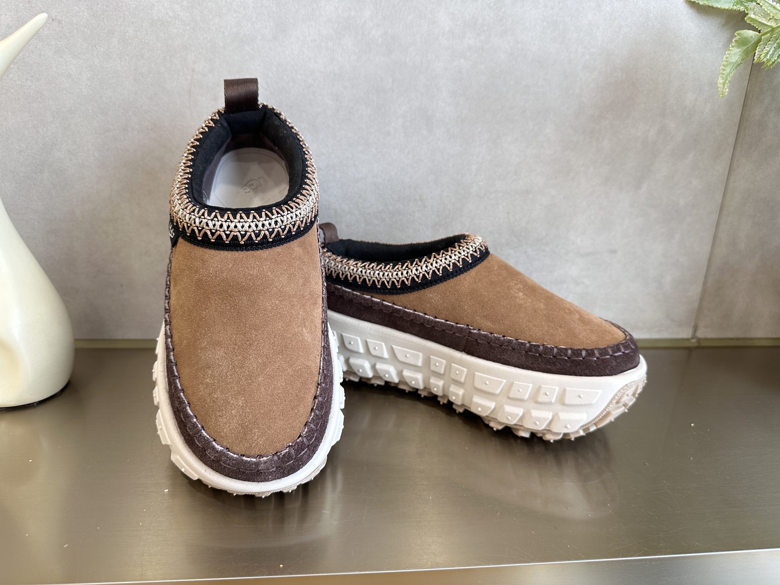 כפכפים פלטפורמה UGG – תמונה 10