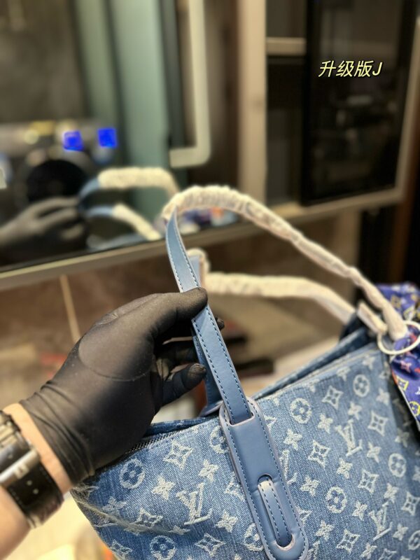 תיק צד לואי ויטון – תמונה 7