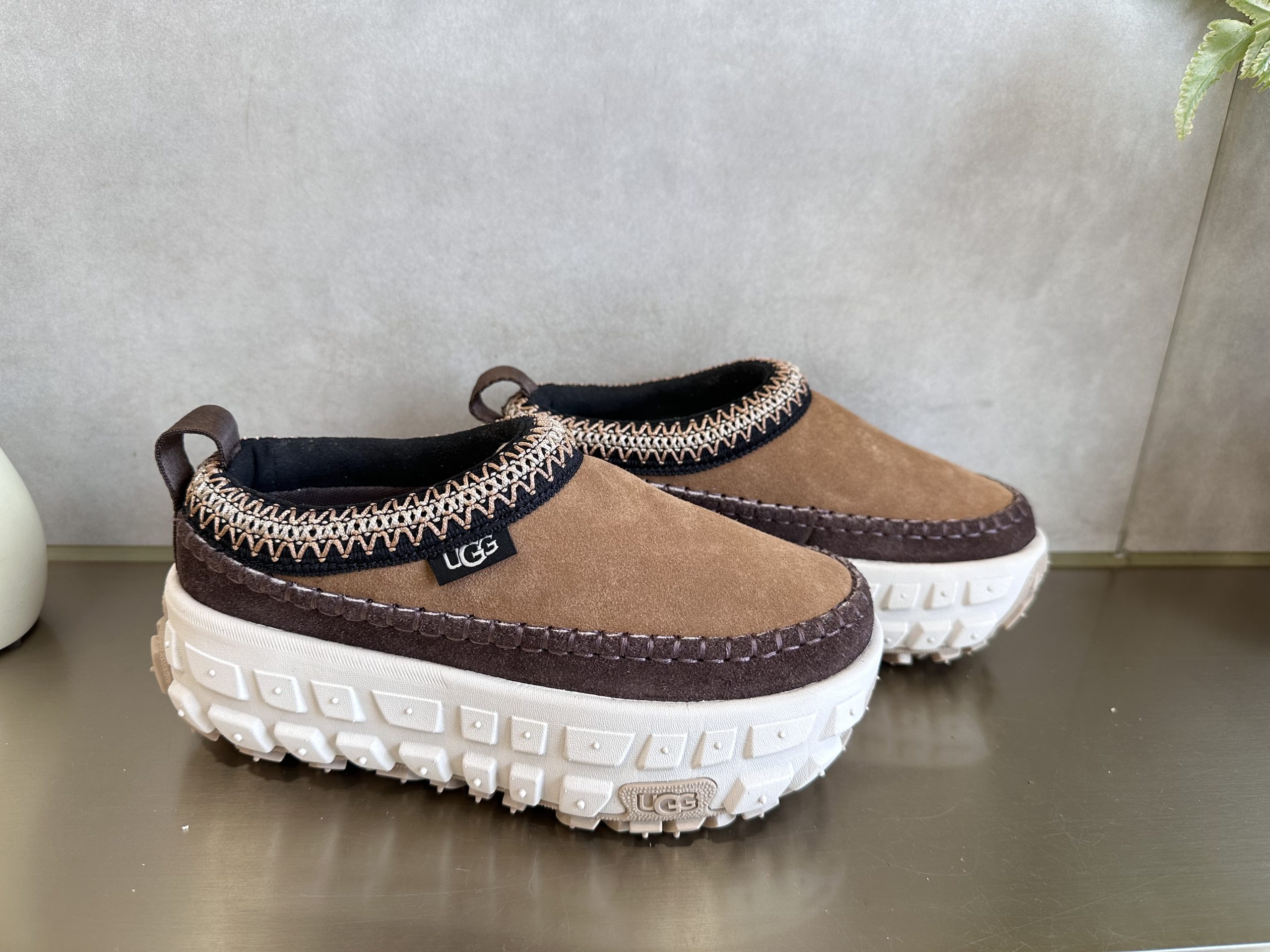 כפכפים פלטפורמה UGG – תמונה 6