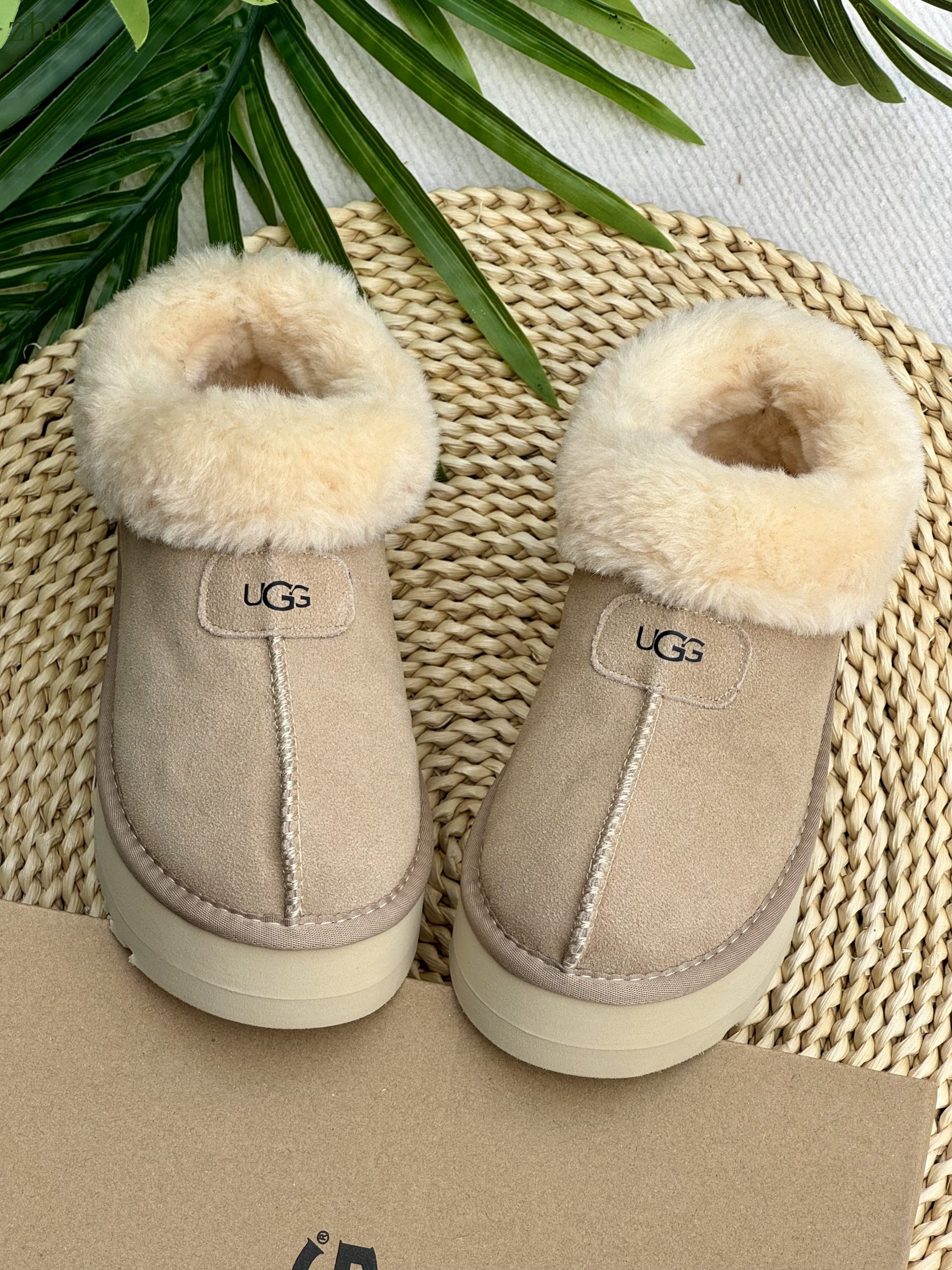 כפכפים UGG פלטפורמה – תמונה 13