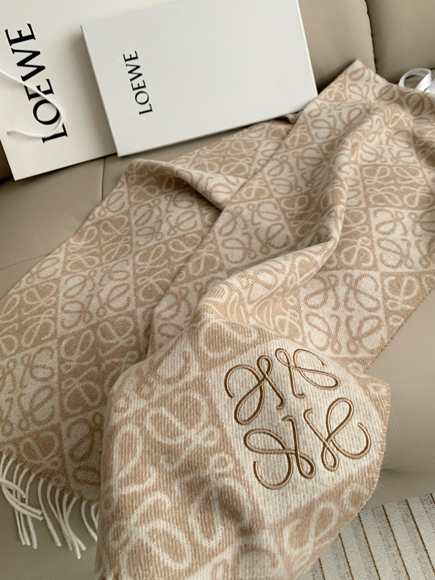 צעיפים Loewe – תמונה 9