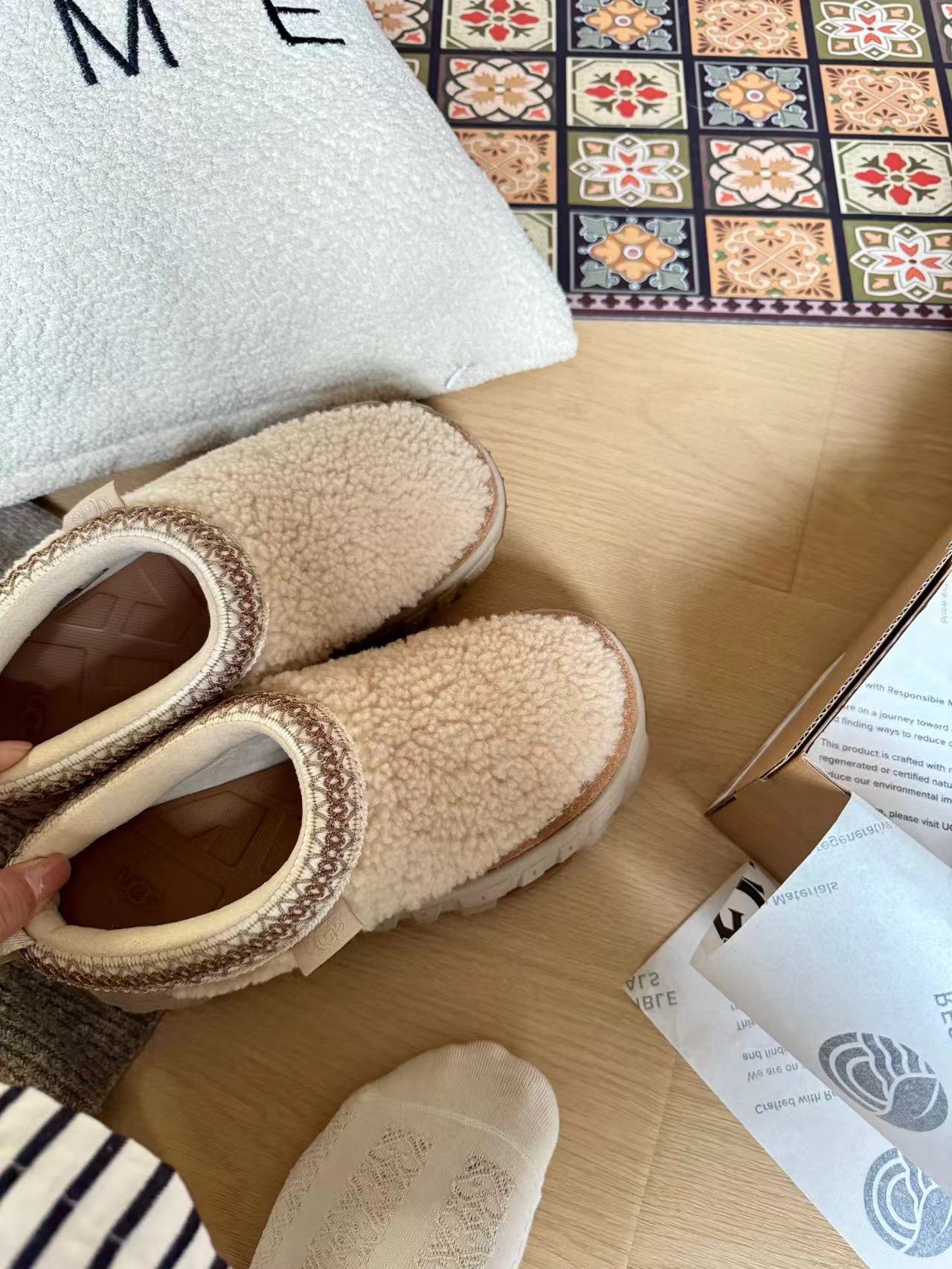 כפכפים פרוותיות UGG – תמונה 7