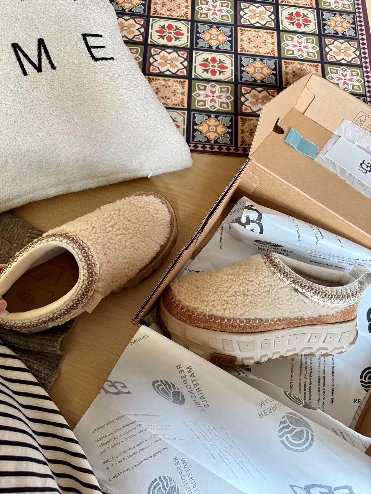 כפכפים פרוותיות UGG – תמונה 5