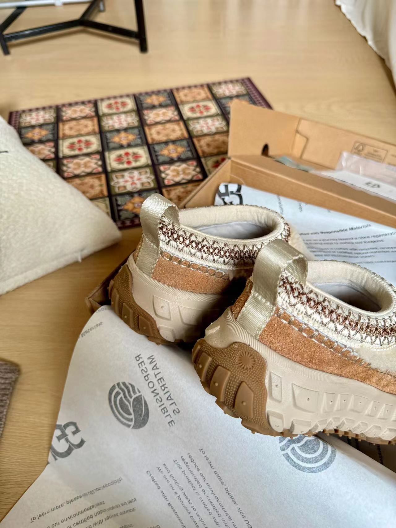 כפכפים פרוותיות UGG – תמונה 3