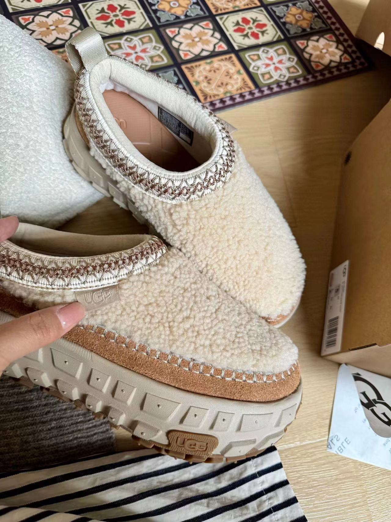 כפכפים פרוותיות UGG