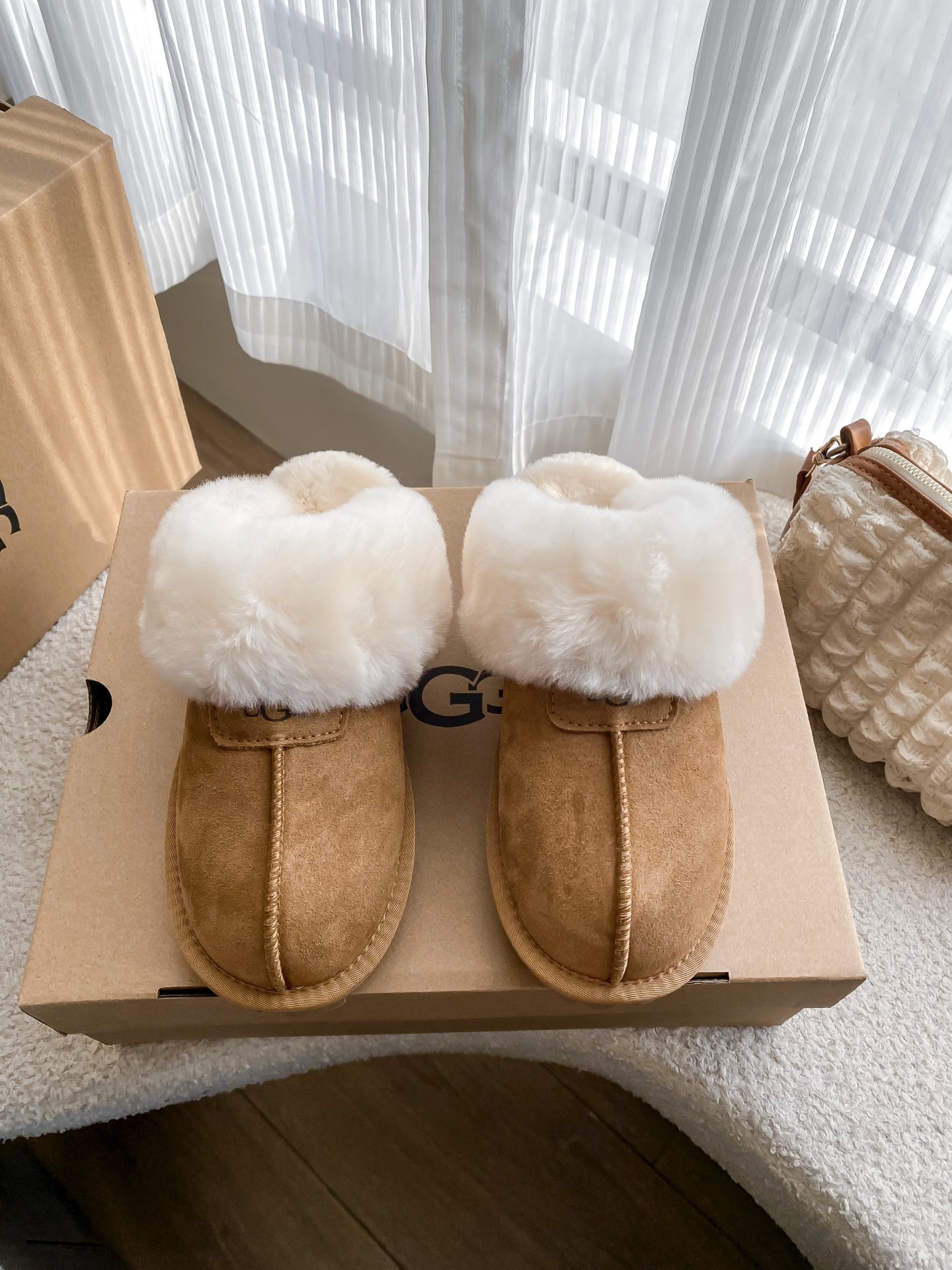נעלי בית UGG – תמונה 4
