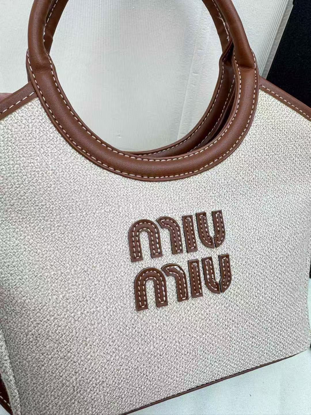 תיק קנבס מיו מיו – תמונה 9