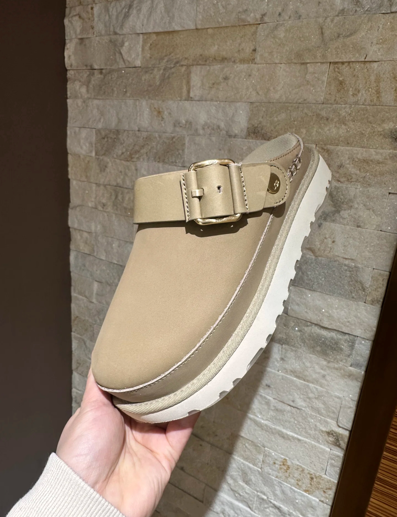 כפכפים UGG גולדן סטאר – תמונה 10