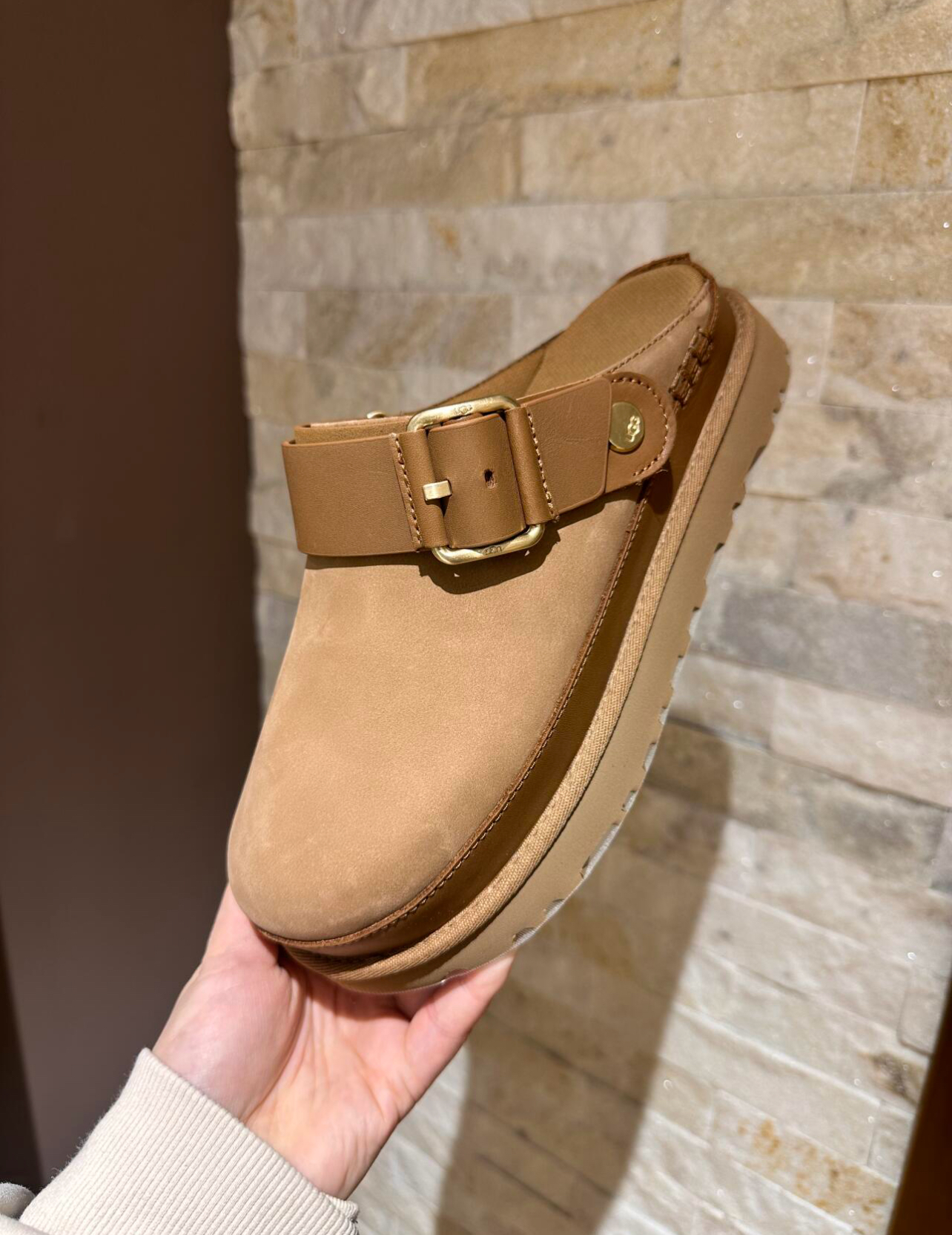 כפכפים UGG גולדן סטאר – תמונה 6