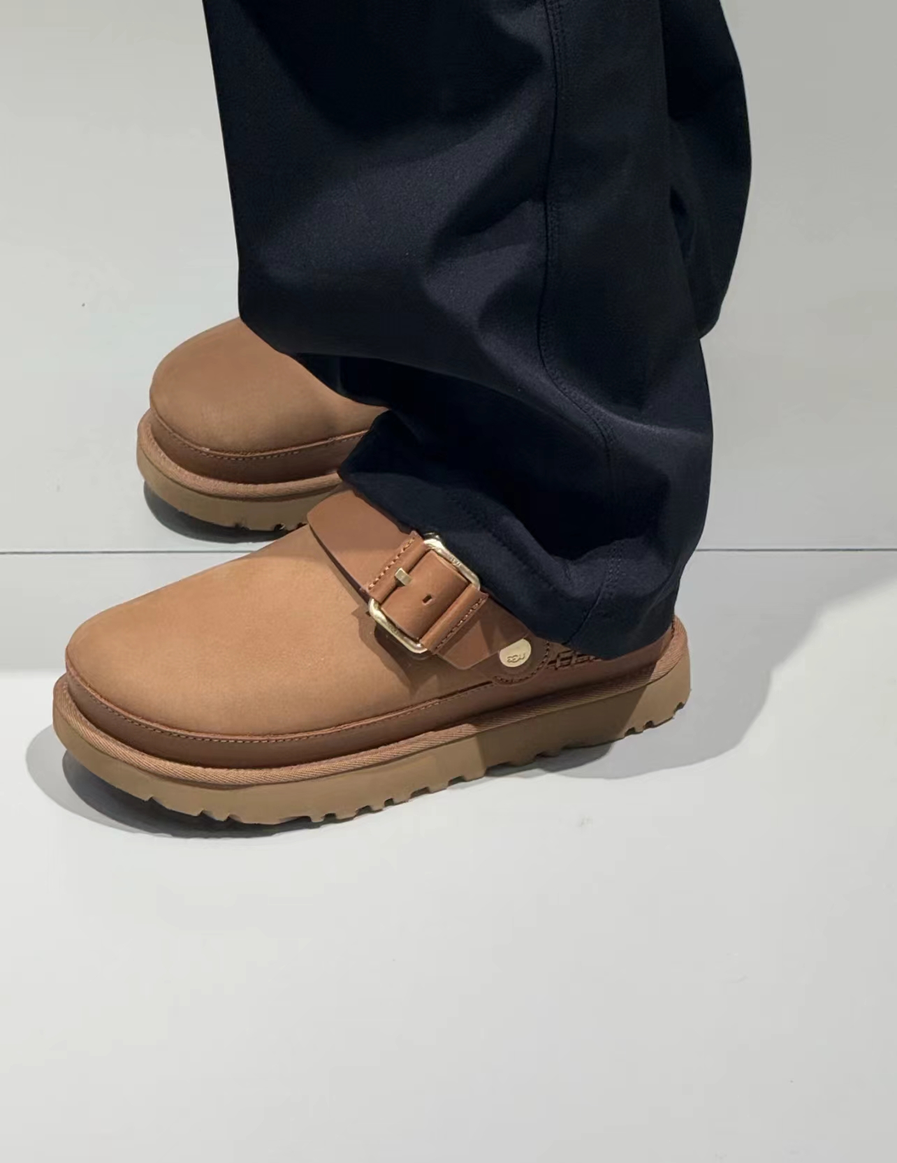 כפכפים UGG גולדן סטאר – תמונה 7