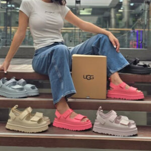 סנדלים UGG פלטפורמה