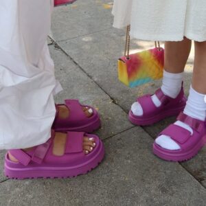סנדלים UGG פלטפורמה