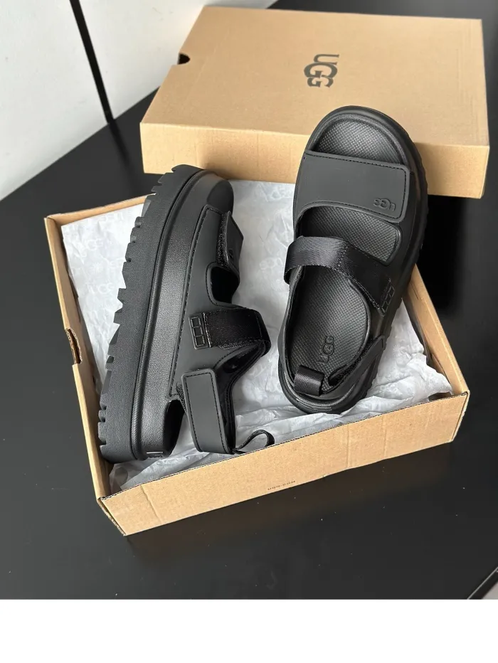 סנדלים UGG