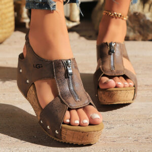 סנדלים UGG פלטפורמה
