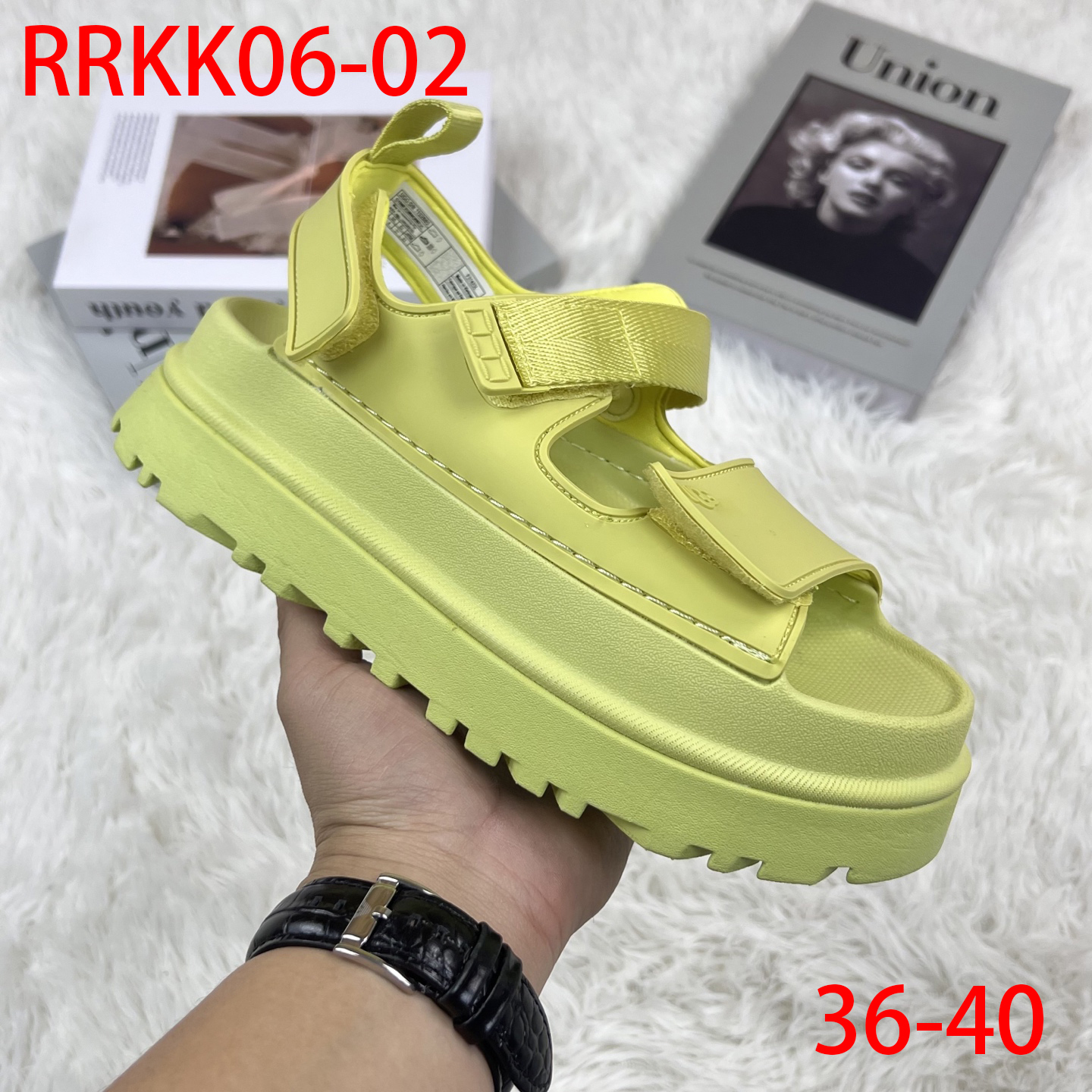 סנדלים UGG פלטפורמה – תמונה 4
