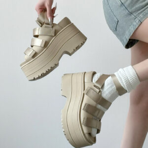 סנדלים פלטפורמה UGG