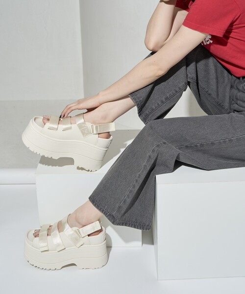 סנדלים פלטפורמה UGG – תמונה 13