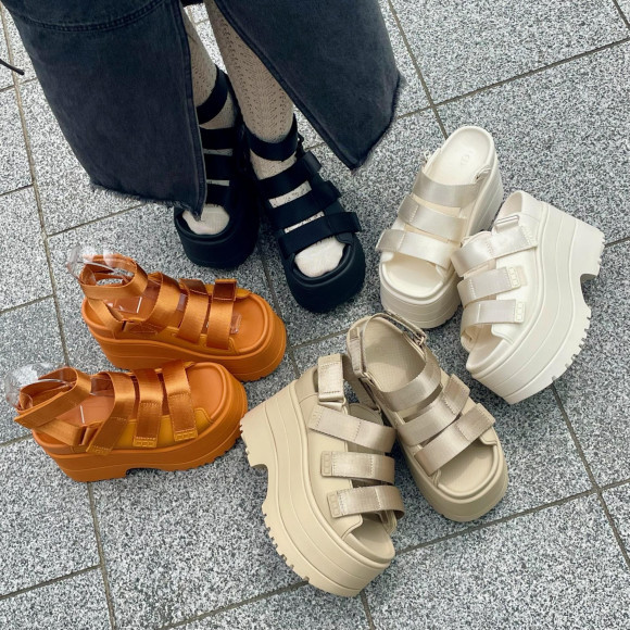 סנדלים פלטפורמה UGG – תמונה 12
