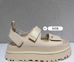 סנדלים UGG