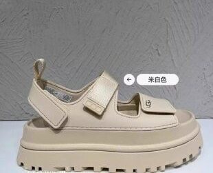 סנדלים UGG