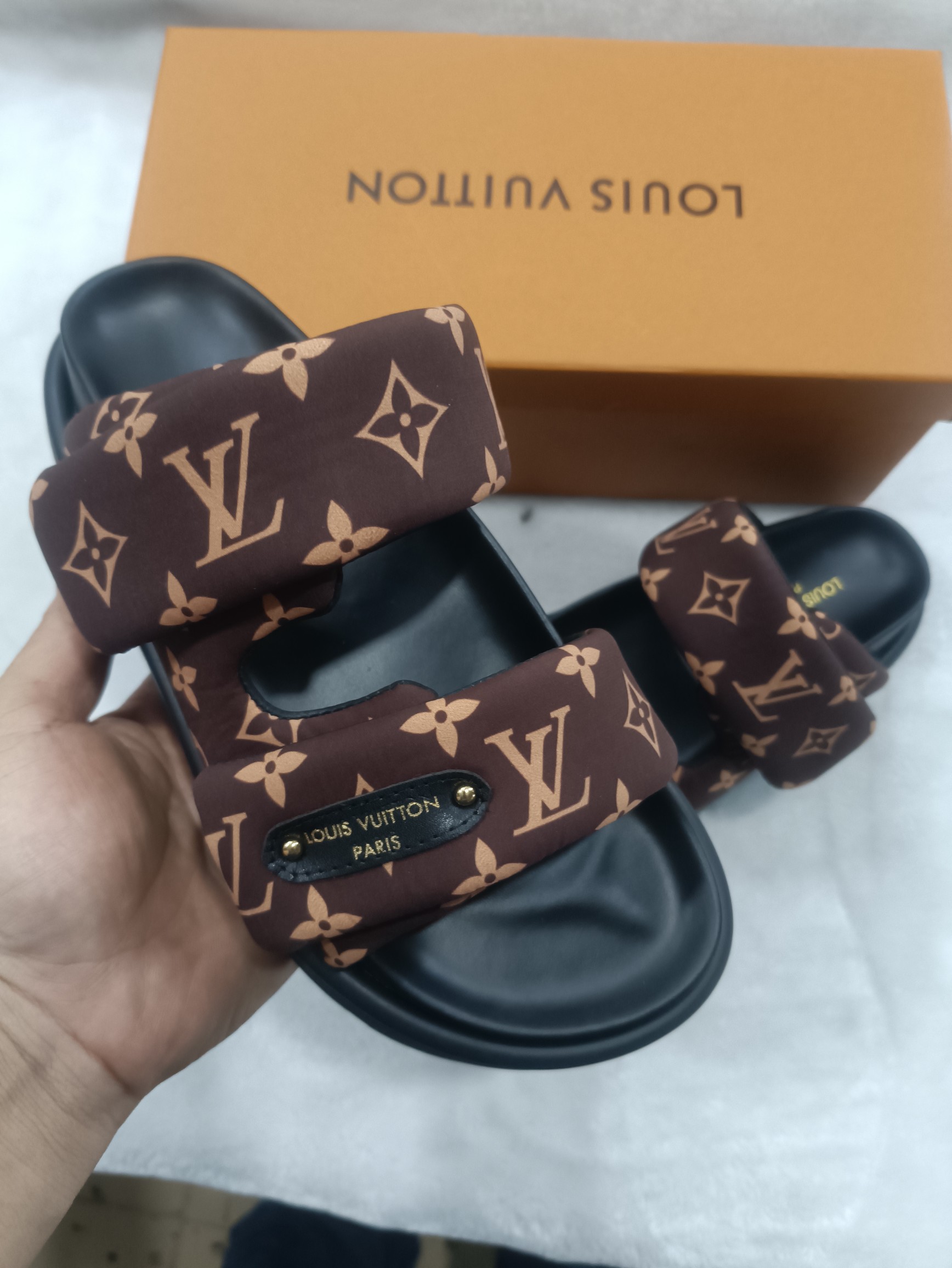 כפכפים לואי ויטון