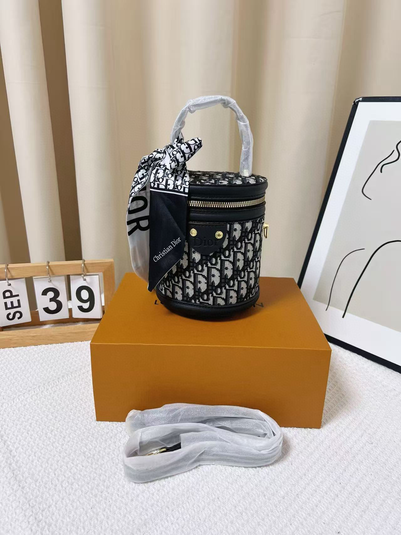 תיק צד קטן לואי ויטון – תמונה 10