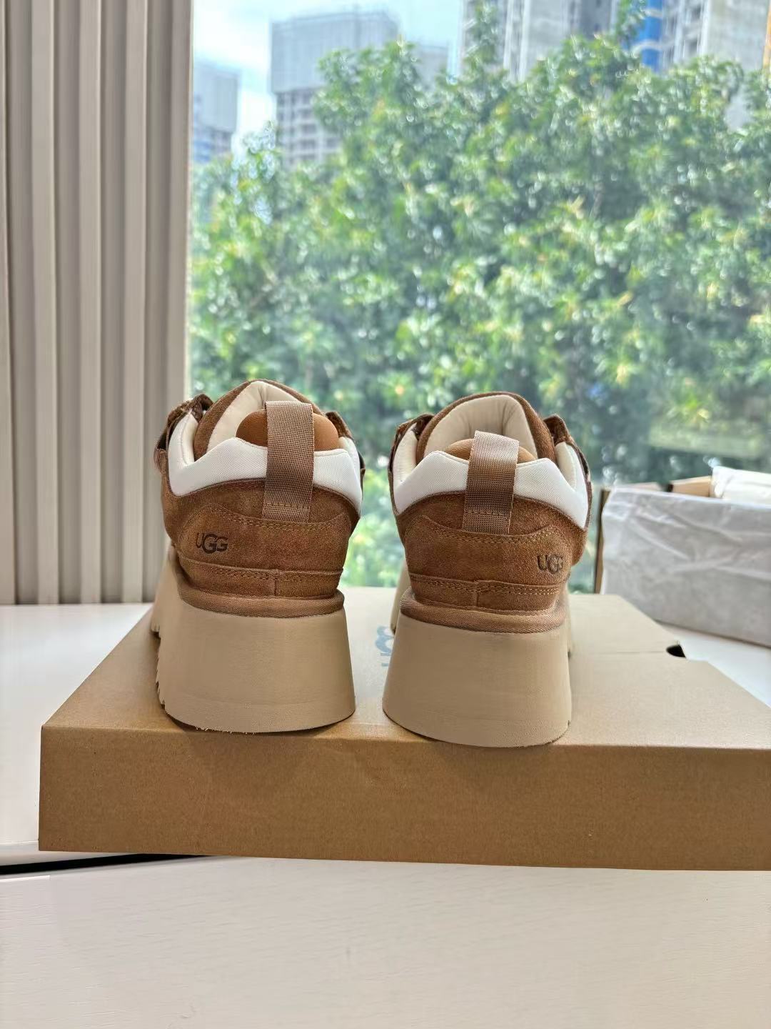 נעליים פלטפורמה UGG – תמונה 10