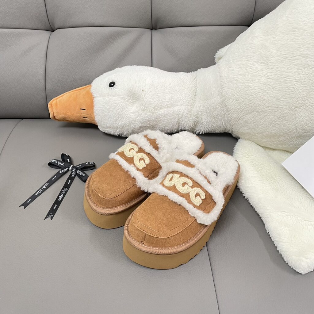 כפכפים UGG