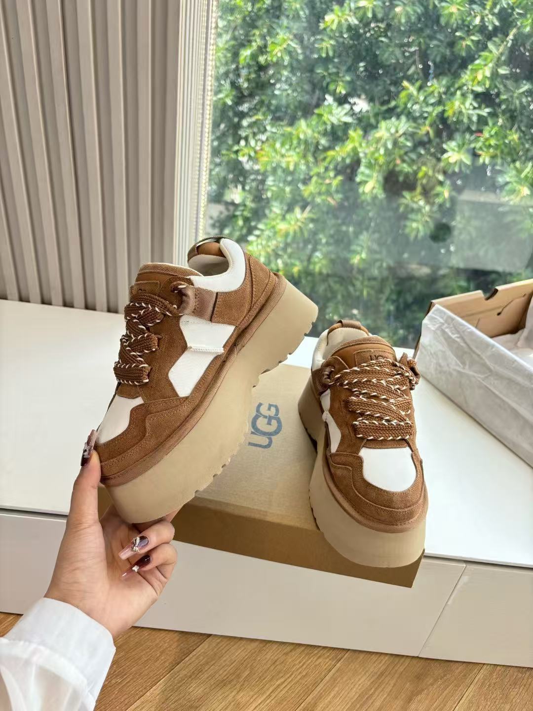 נעליים פלטפורמה UGG – תמונה 7