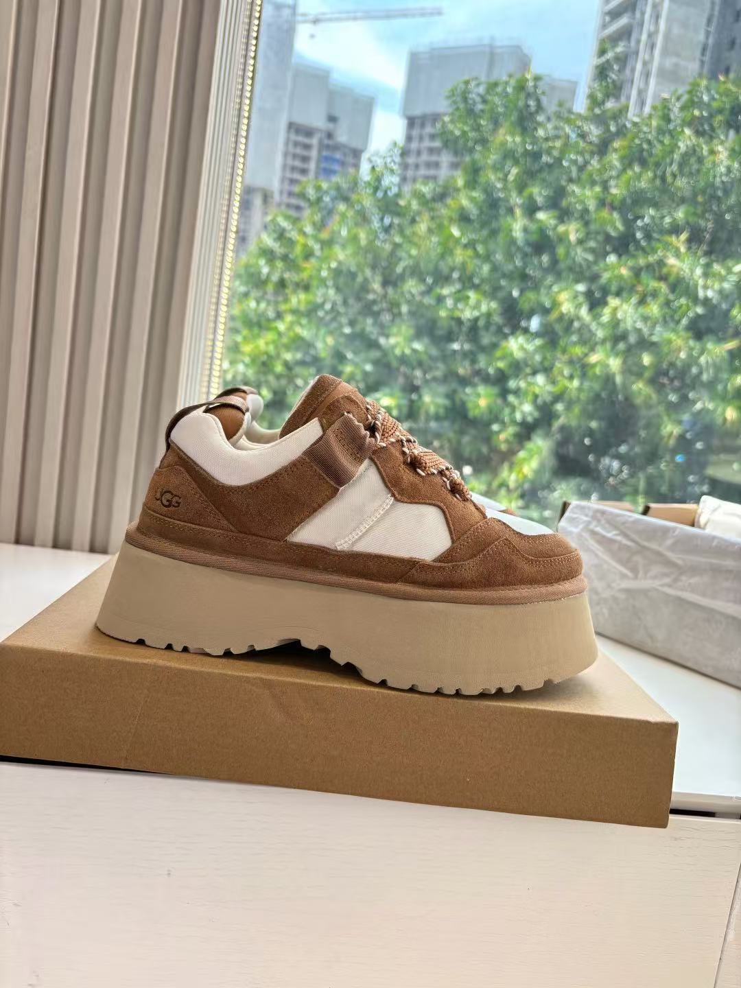 נעליים פלטפורמה UGG – תמונה 11