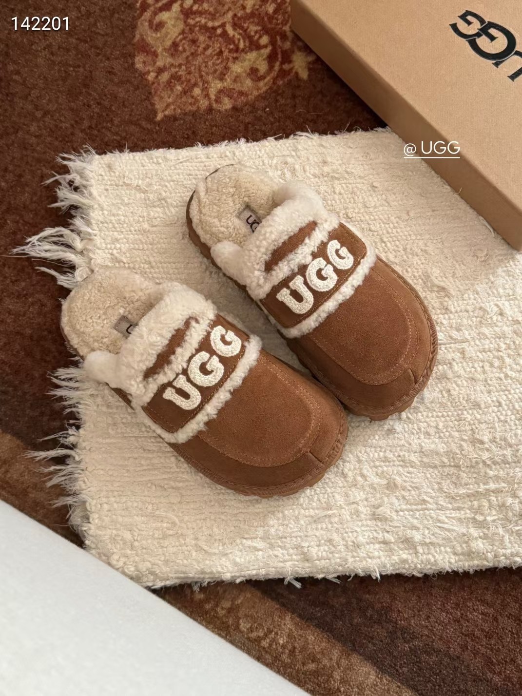 כפכפים UGG