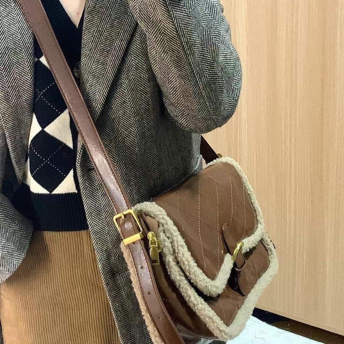 תיק צד UGG – תמונה 5