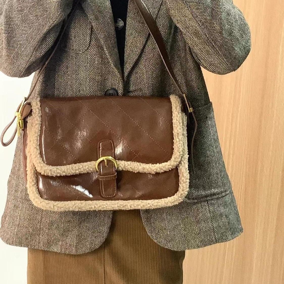 תיק צד UGG – תמונה 7