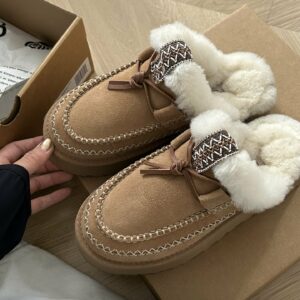 כפכפים ומגפונים UGG