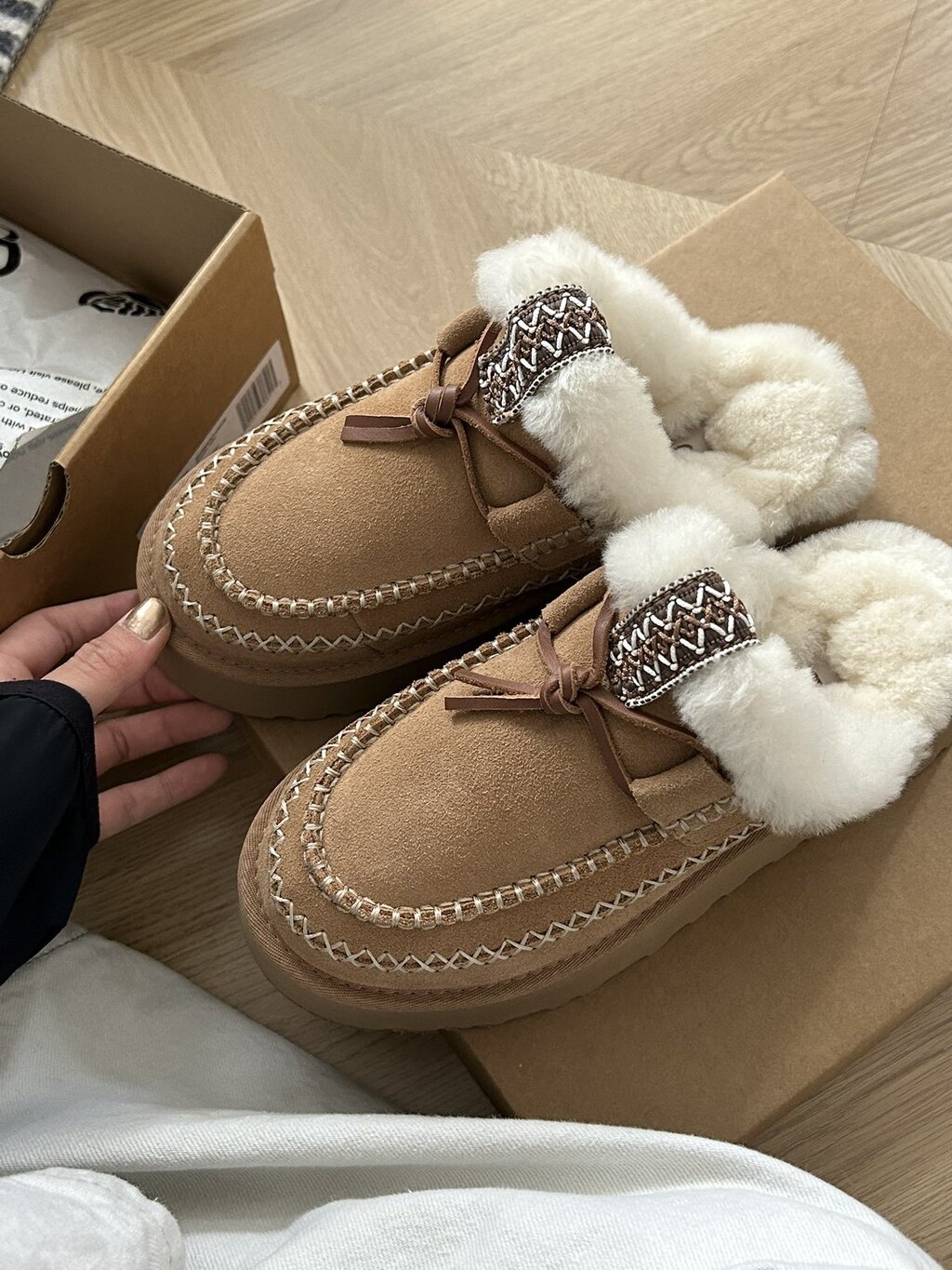 כפכפים ומגפונים UGG