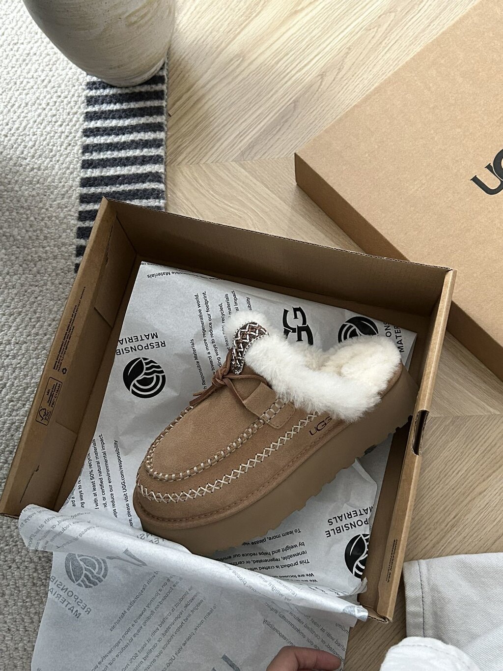 כפכפים ומגפונים UGG – תמונה 13