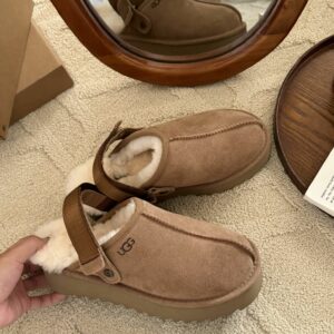כפכפים UGG