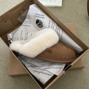 נעלי בית UGG