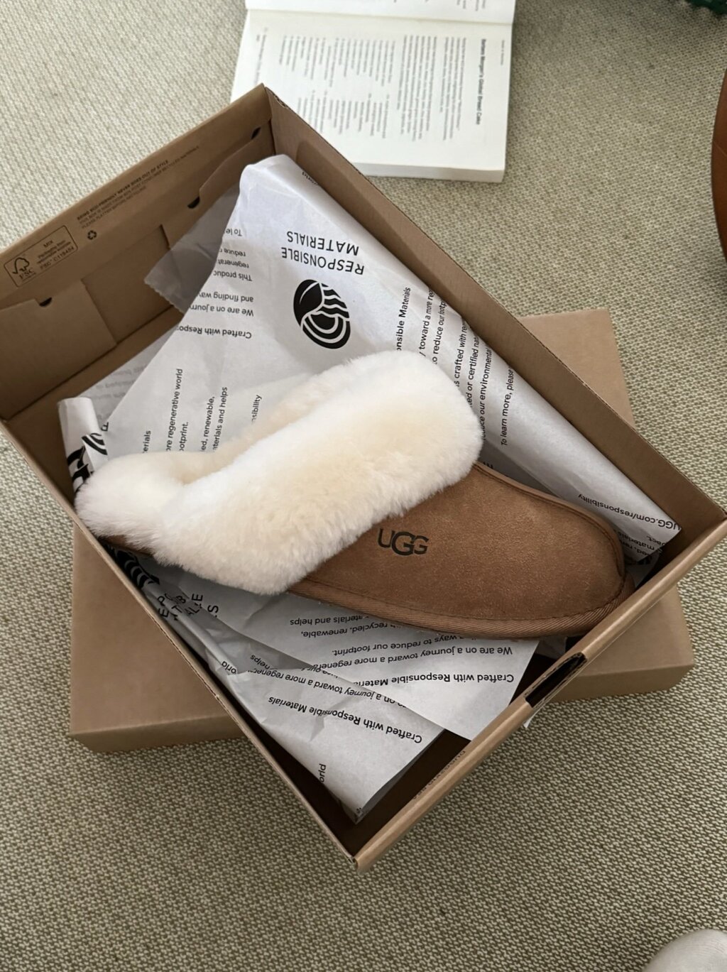 נעלי בית UGG