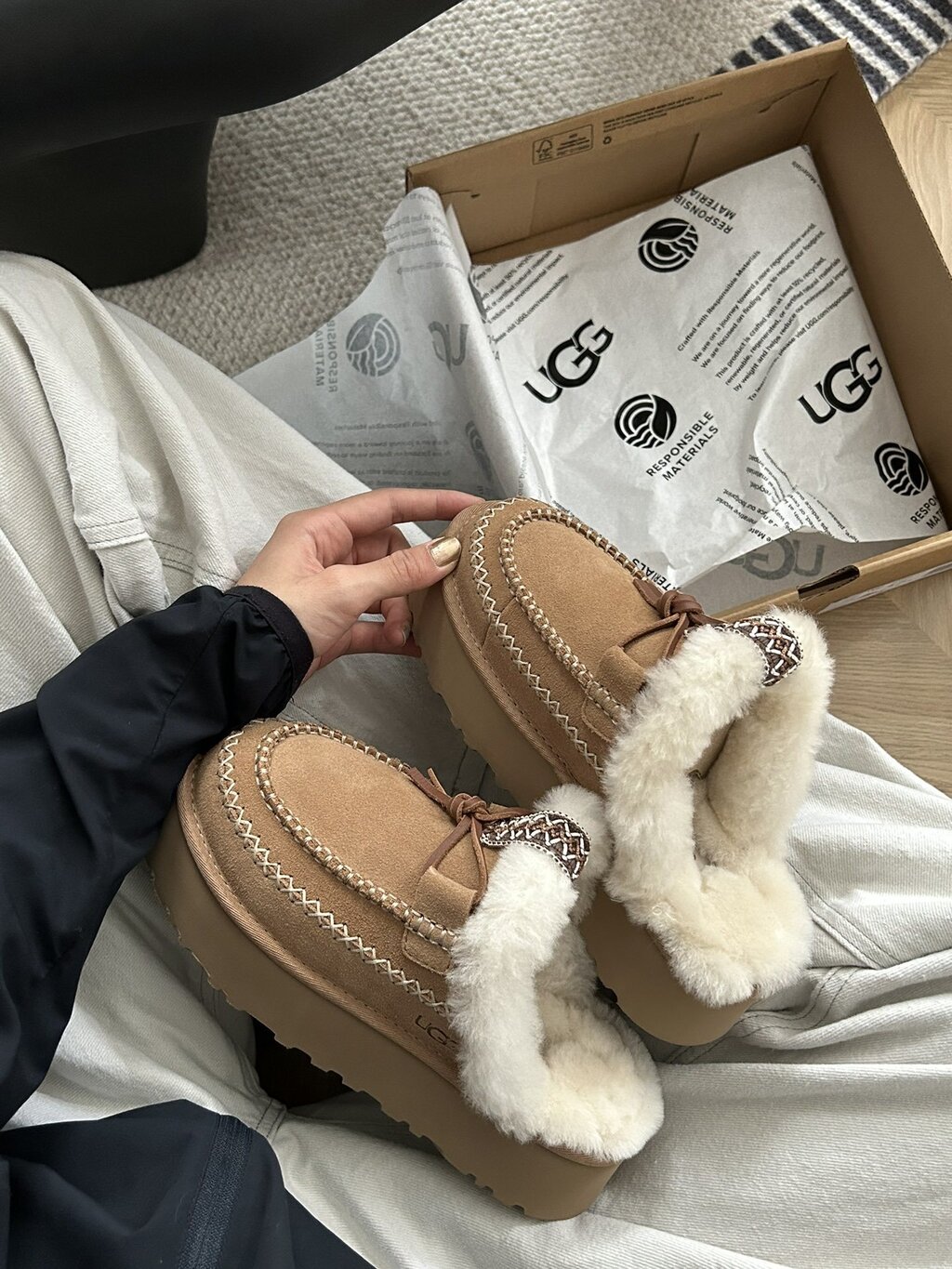 כפכפים ומגפונים UGG – תמונה 16