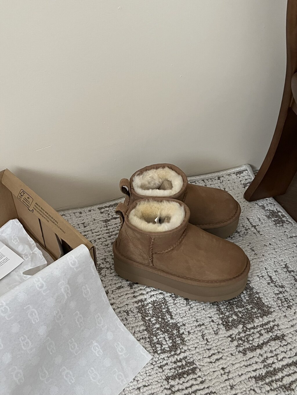 מגפיים פלטפורמה UGG ילדים – תמונה 6