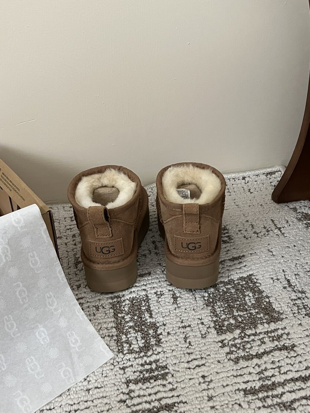 מגפיים פלטפורמה UGG ילדים – תמונה 14